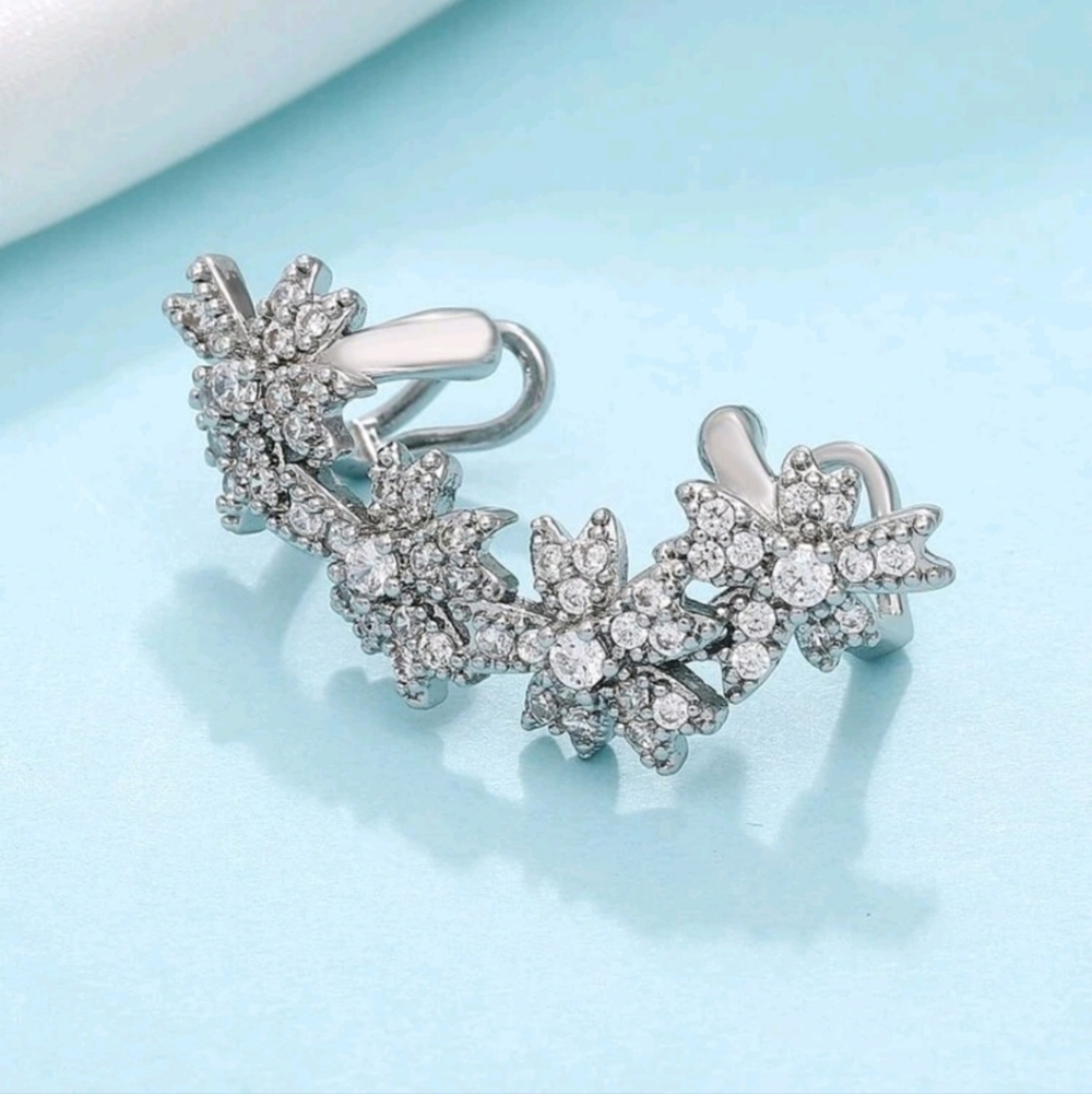 ✨3 FOR $28✨🆕️ SET OF TWO RHINESTONE FLORAL EAR CUFFS / CLIMBER- SILVER-T - Picture 4 of 8